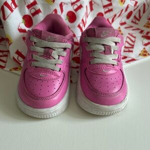 Nike Kids Sneakers in Pink and White